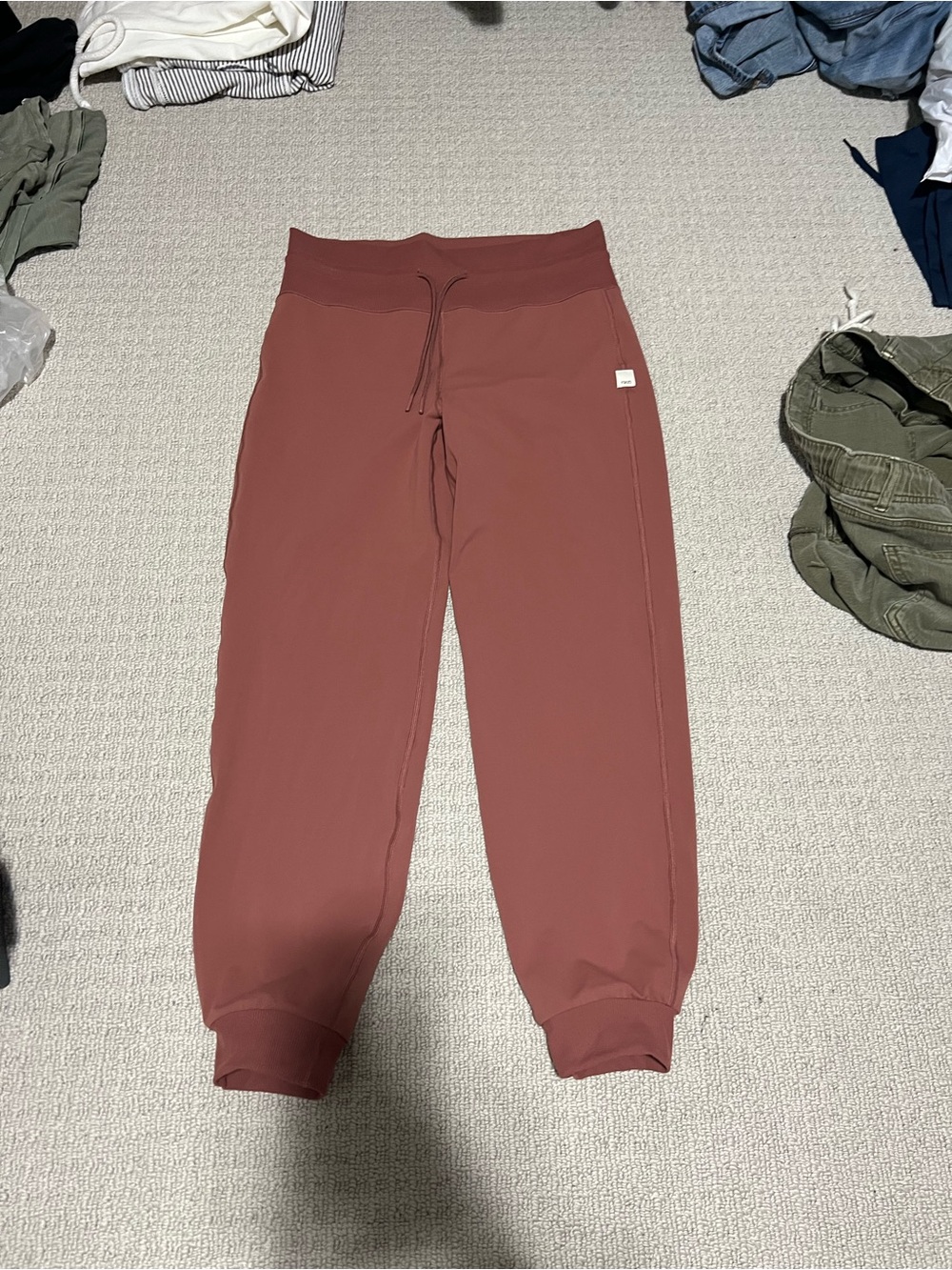 Vuori Women's Jogger Pants in Dusty Rose